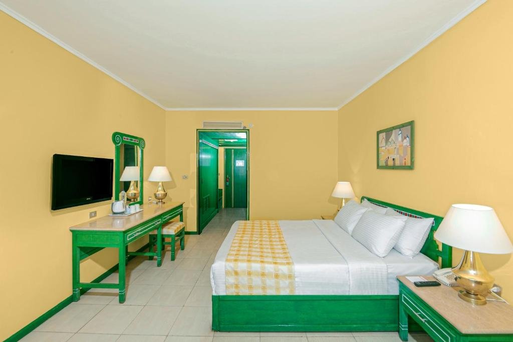 King Bed Interior