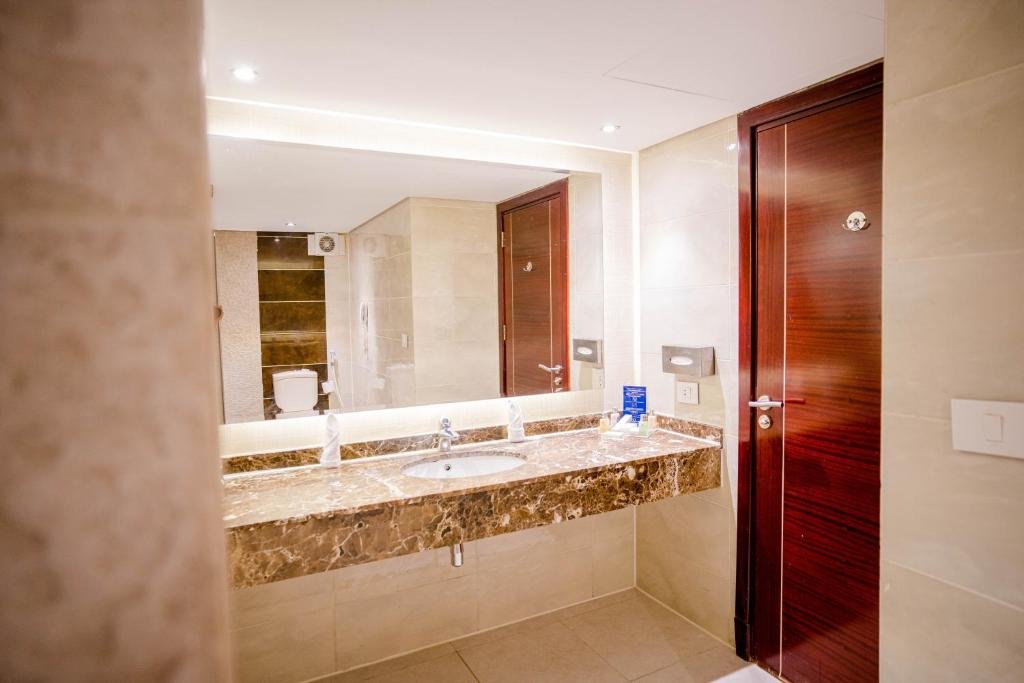 Clean Bathroom Amenities